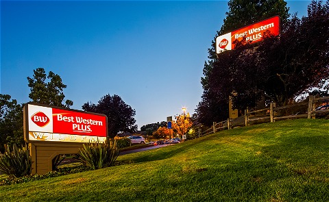 Best Western Plus signage