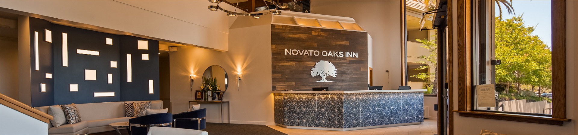 Novato Oaks Inn hotel lobby and front desk
